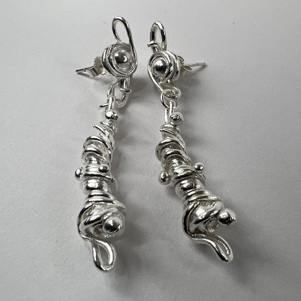 OMYO Pendulum Ear Studs