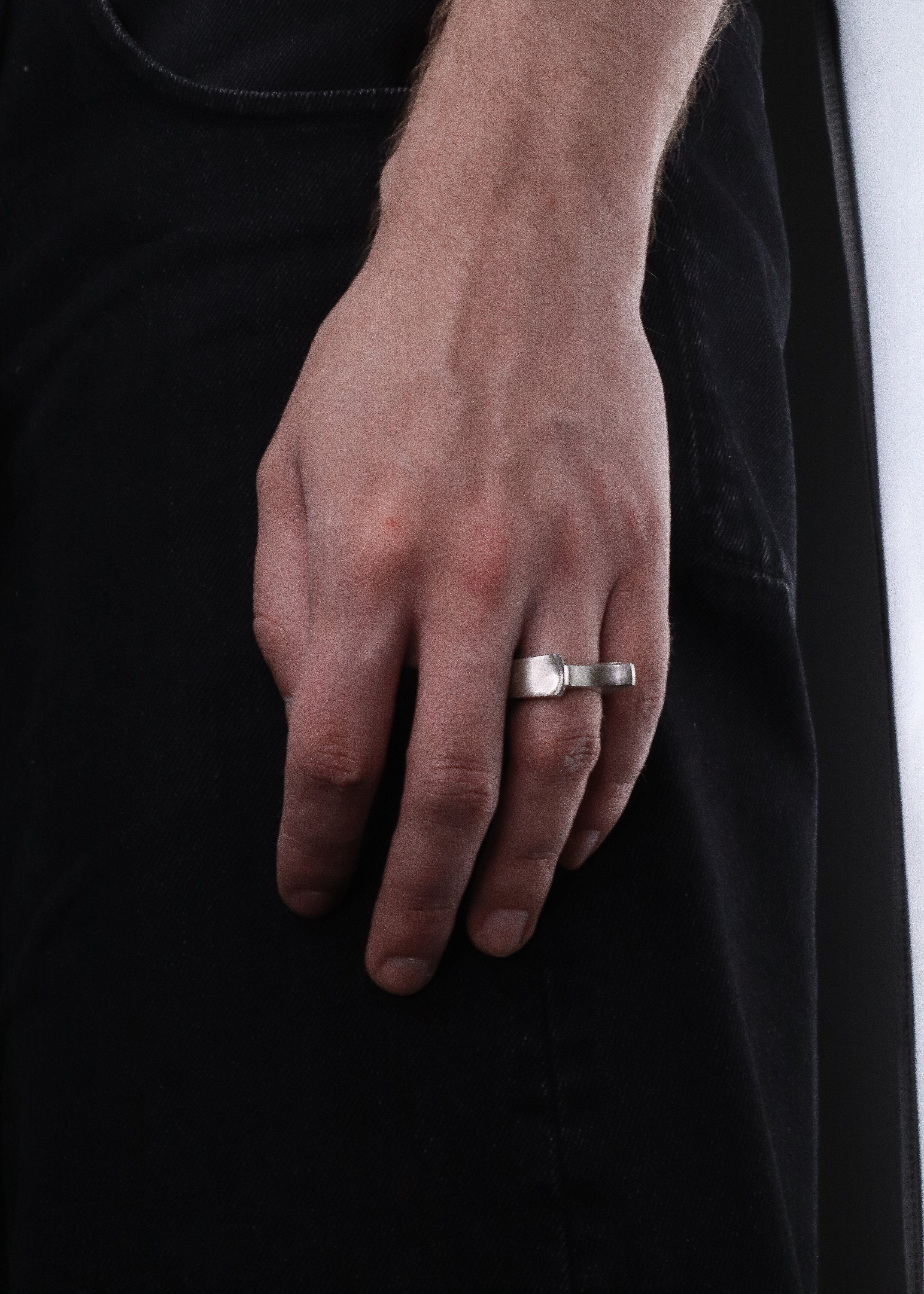 Equilibrium Ring