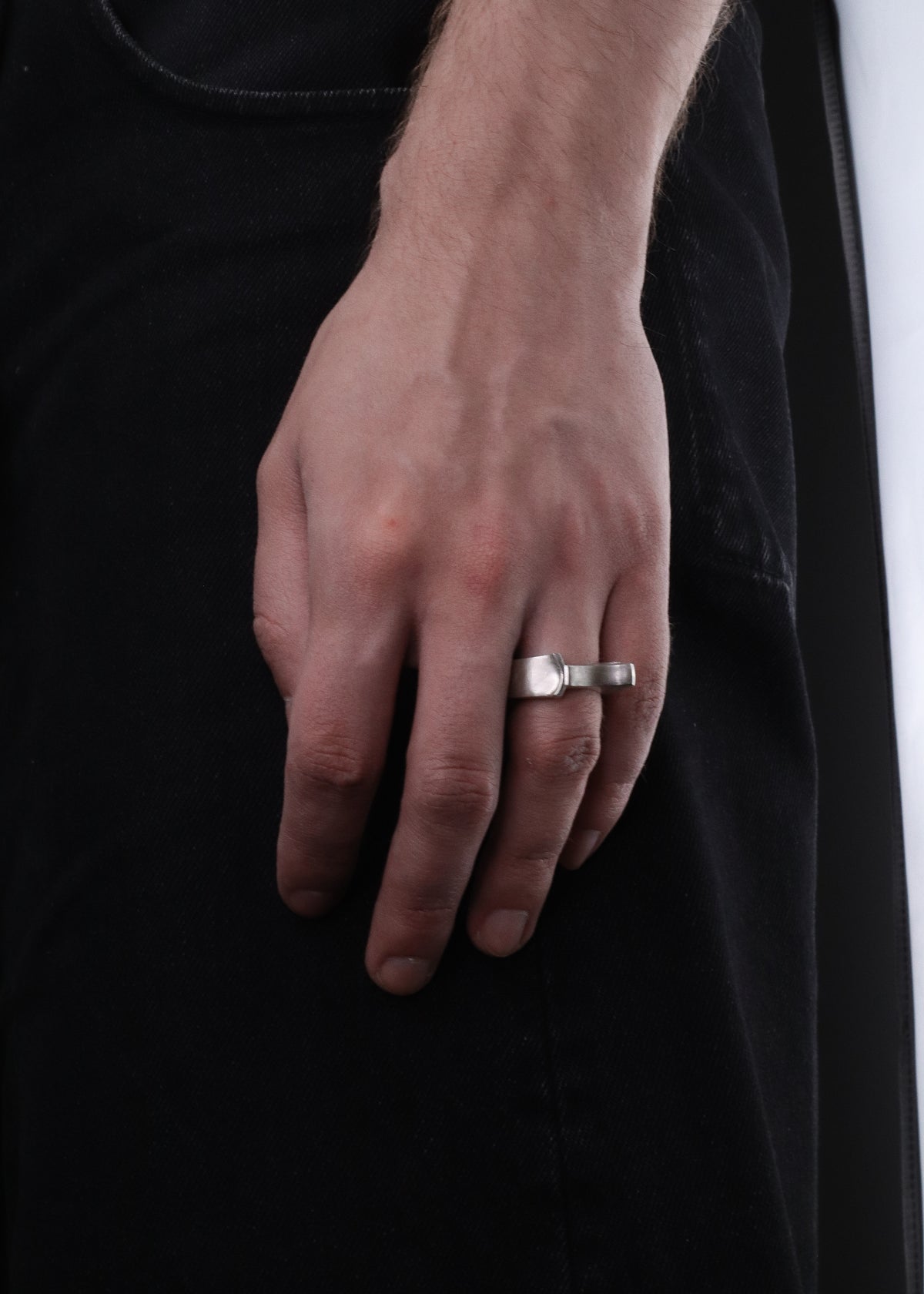 Equilibrium Ring